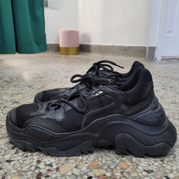 Black Chunky Dad Sneakers with Textured Sole - Picture 3 of 8